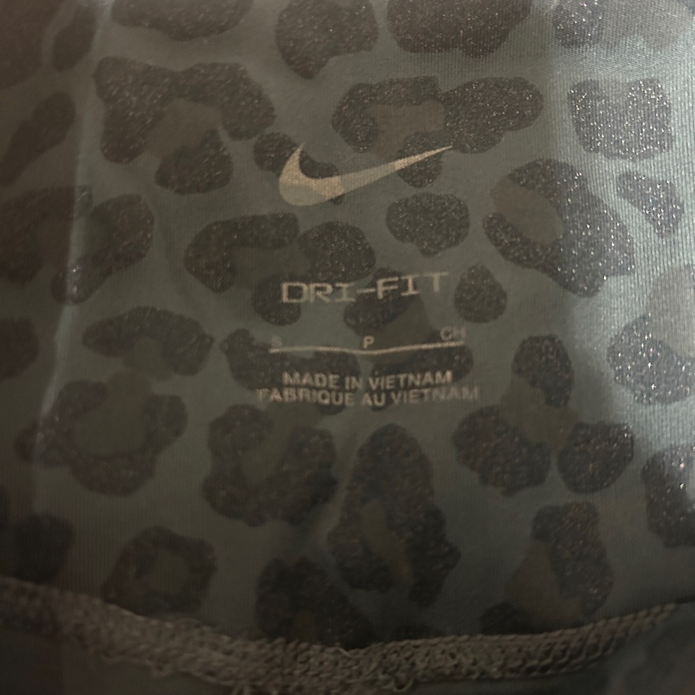 Women’s Nike, glittery leggings - Picture 3 of 3